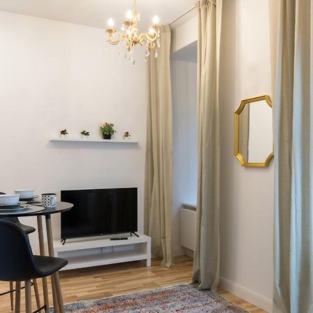 Theatre Apartments Lacplesa Riga Esterno foto