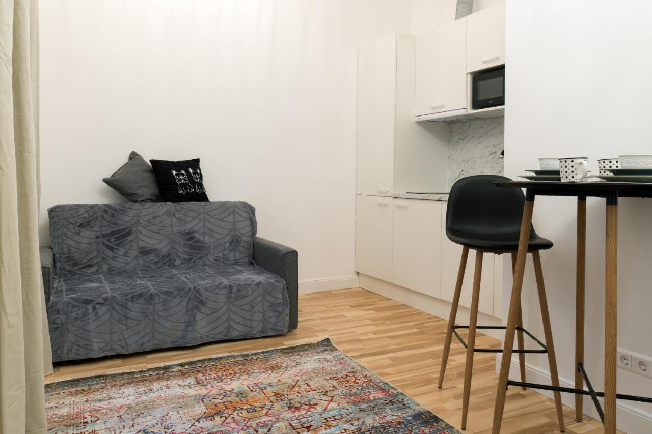 Theatre Apartments Lacplesa Riga Esterno foto